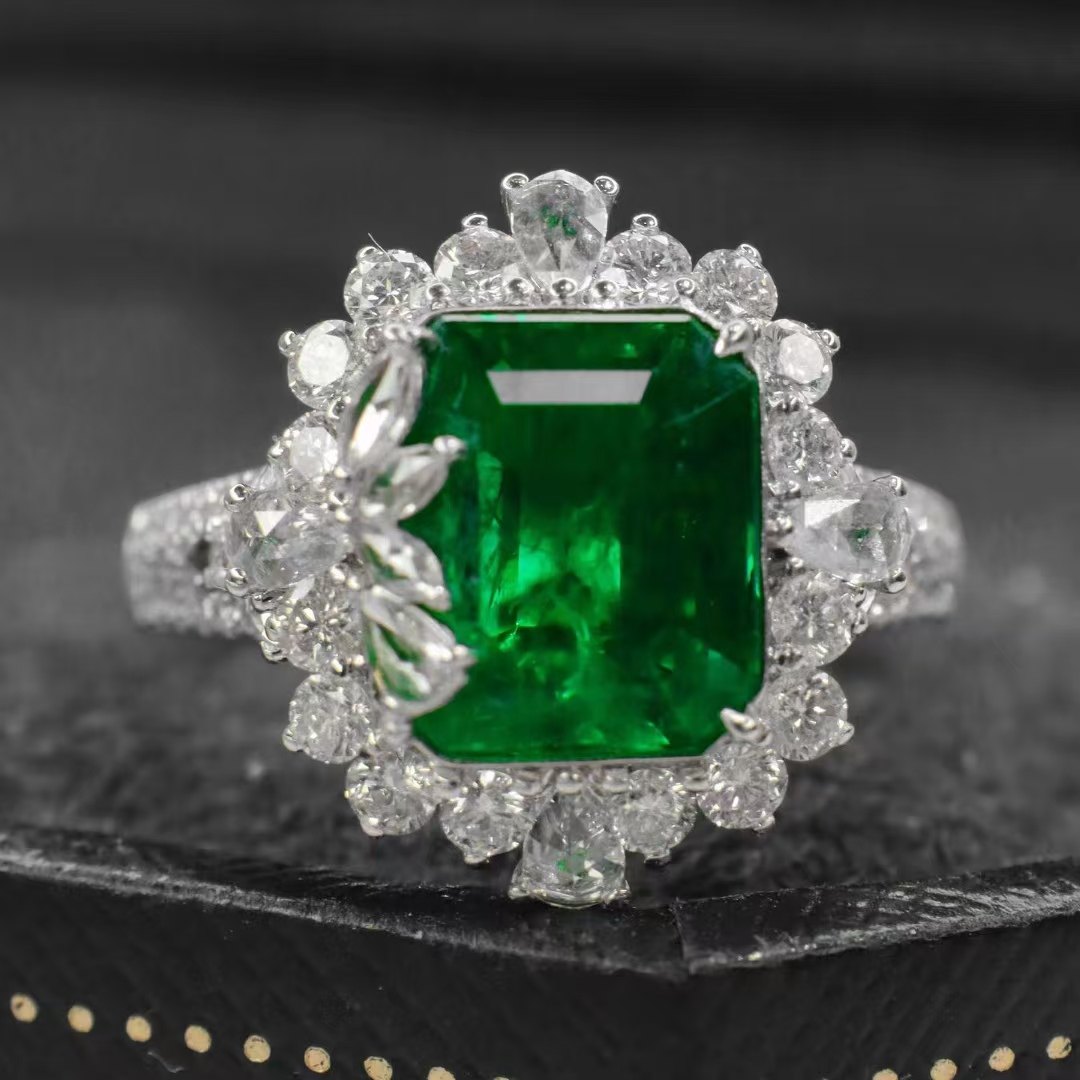 18K金钻石镶嵌 天然精品祖母绿戒指 设计款 主石3.05ct 晶体透亮,珠宝/钻石/翡翠,手饰,淘宝优惠券,粉丝福利购,淘宝优惠卷