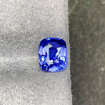 天然无烧斯里兰卡矢车菊蓝宝石裸石 重1.54ct 规格7.15*5.91*3.94