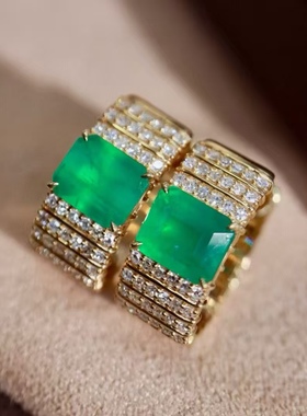 18K金钻石镶嵌 天然祖母绿耳环 主石2.43克拉 精致复古 绝美风韵