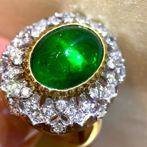 18K金钻石镶嵌 高级复古素面祖母绿戒指主石8.45克拉 Vivid Green