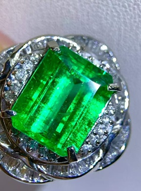 PT900钻石镶嵌 哥伦比亚祖母绿戒指 主石4.07克拉 玻璃电光晶体
