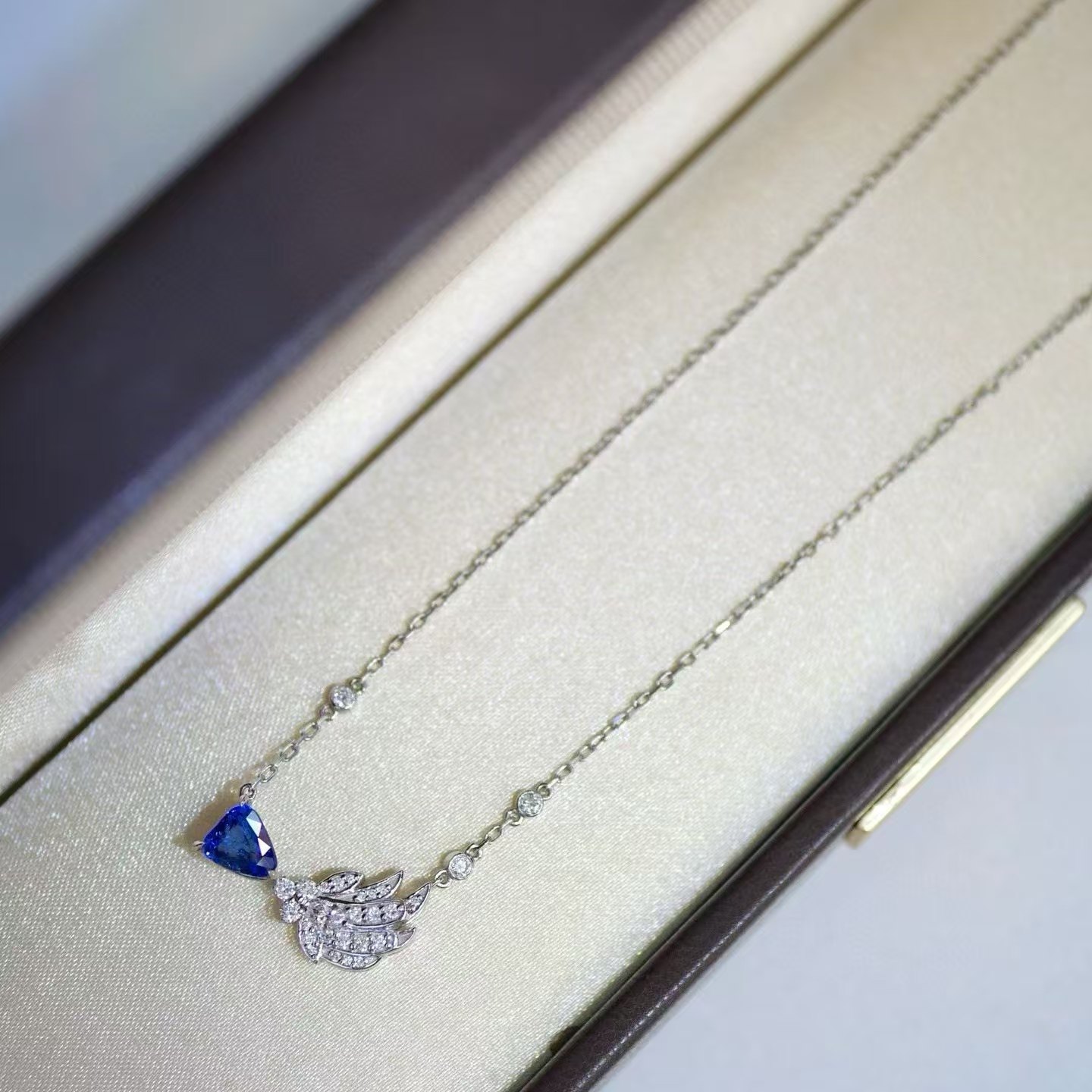 18K金钻石镶嵌 无烧蓝宝石项链 明亮的矢车菊色 主石1.09克拉,珠宝/钻石/翡翠,颈饰,淘宝优惠券,粉丝福利购,淘宝优惠卷