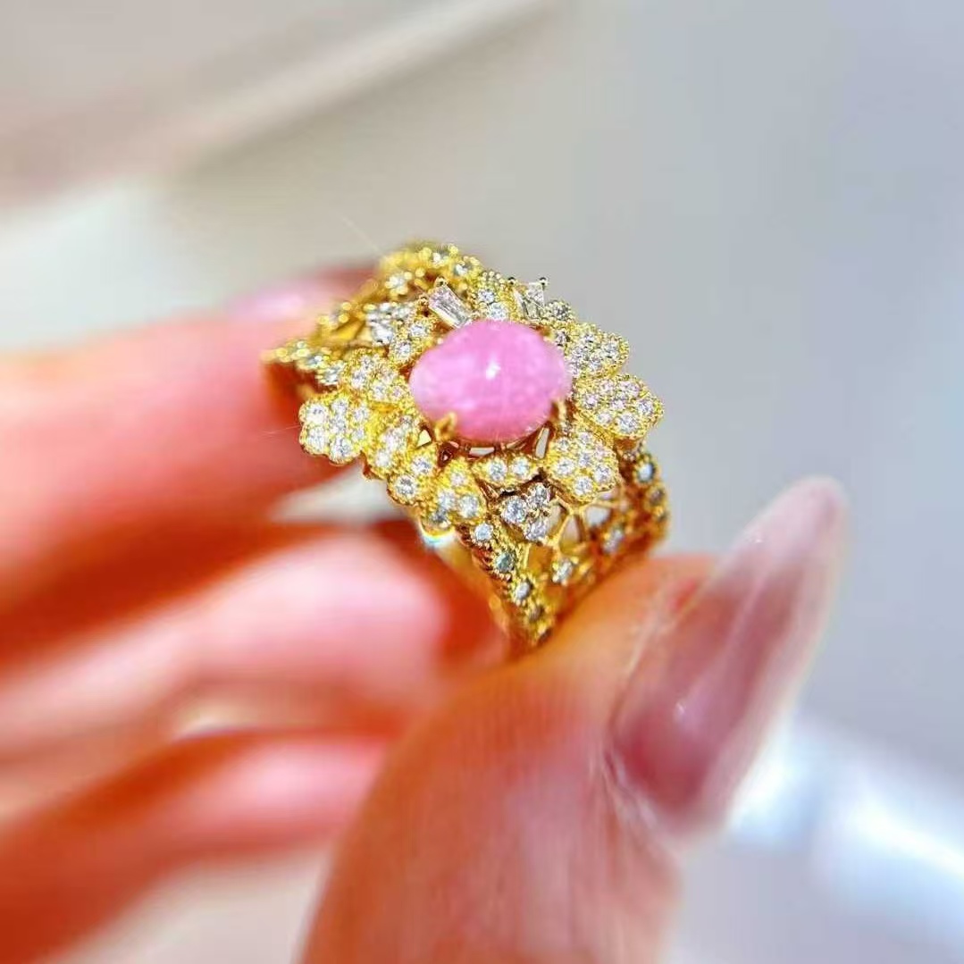 18K金钻石镶嵌 天然海螺珠戒指 主石1.21克拉 火焰纹 清晰明亮