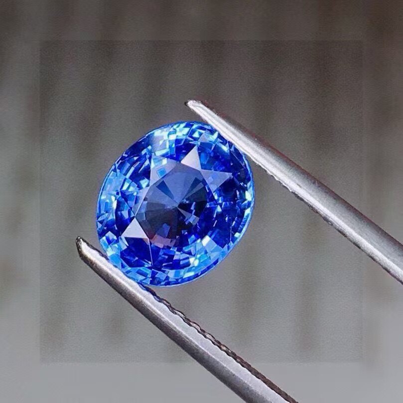 天然无烧斯里兰卡矢车菊蓝宝石裸石重量2.04ct规格7.86*6.60*4.36