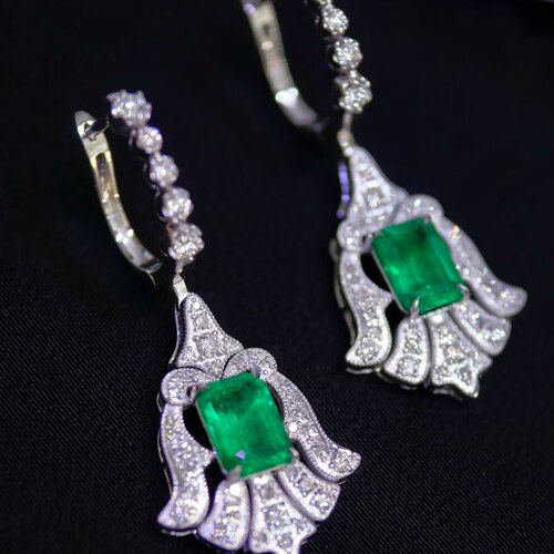 18K金钻石镶嵌 天然祖母绿耳环 主石1.88克拉 优雅大方古典风