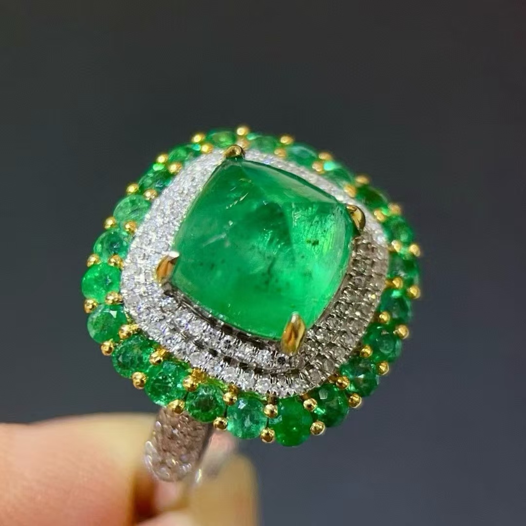 18K金钻石彩宝镶嵌 天然祖母绿戒指 主石3.01克拉 复古风设计