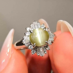 18K金钻石镶嵌 金绿猫眼石戒指 主石2克拉 颜色浓郁 猫眼犀利