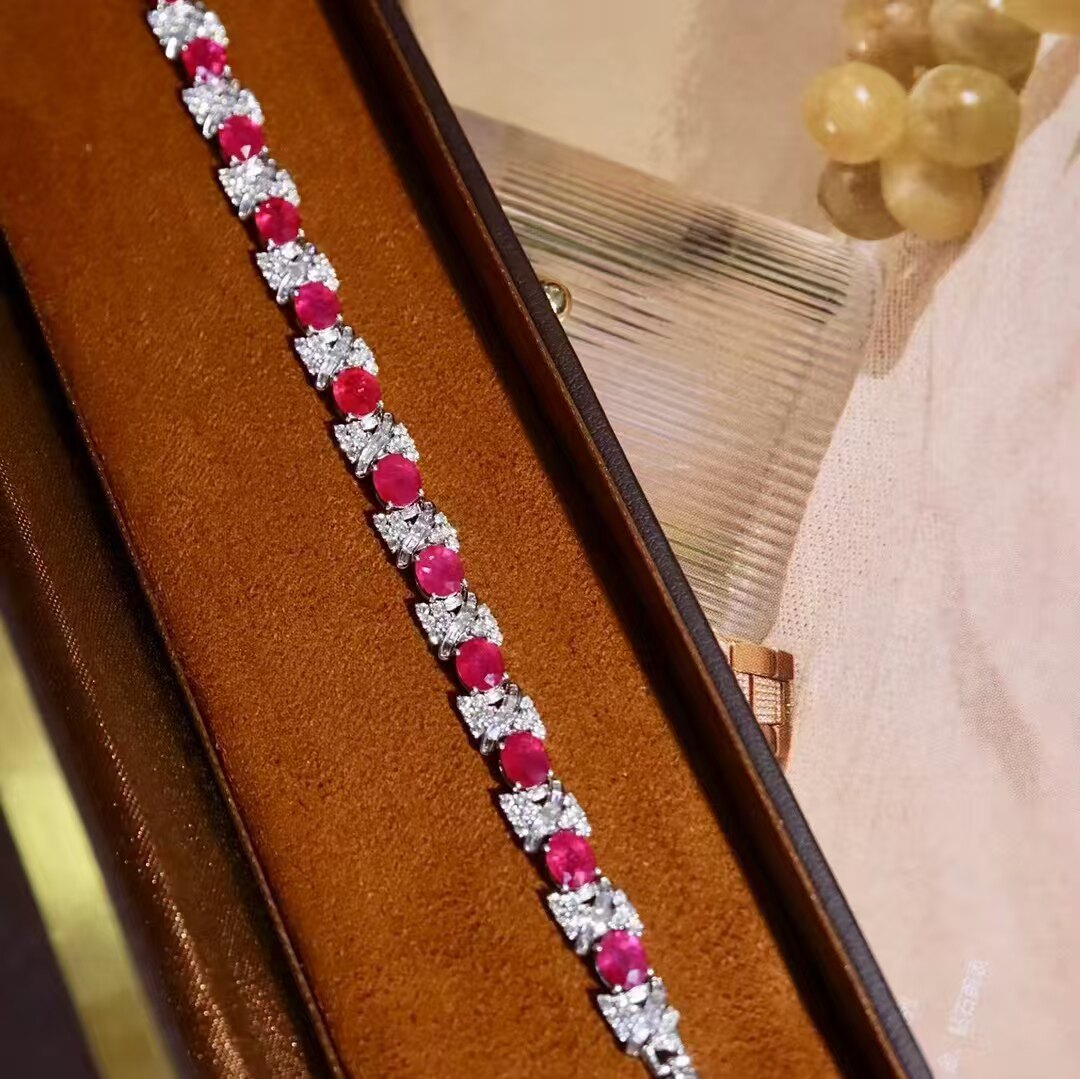 18K金钻石镶嵌 天然缅甸红宝石手链 主石6.88克拉 腕间的风情万种