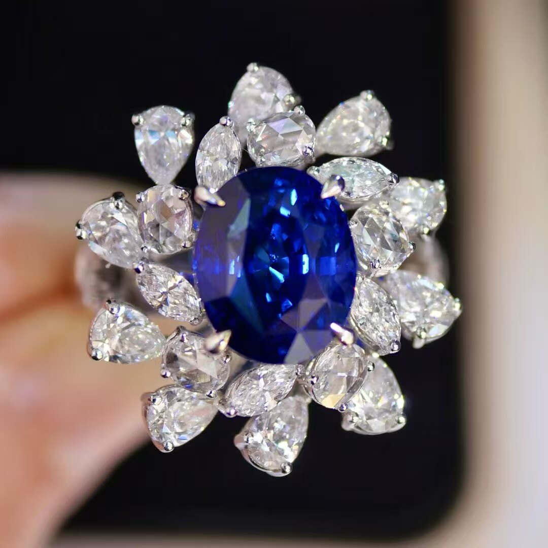 18k钻石镶嵌 天然皇家蓝宝石戒指 主石5.1克拉 沉稳高贵 大气豪华