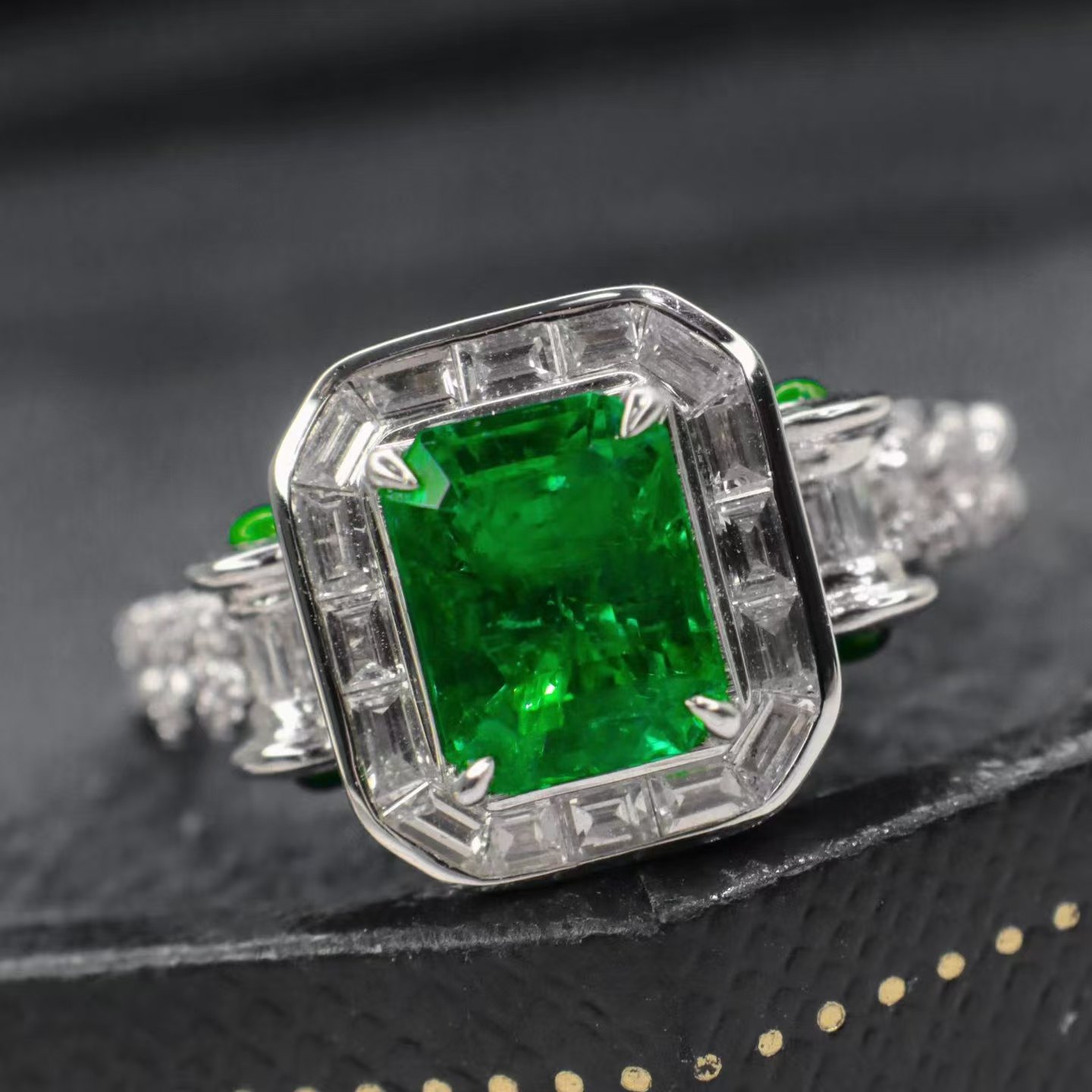 18K金钻石镶嵌 天然精品祖母绿戒指 主石1.45ct 晶体干净起光,珠宝/钻石/翡翠,手饰,淘宝优惠券,粉丝福利购,淘宝优惠卷