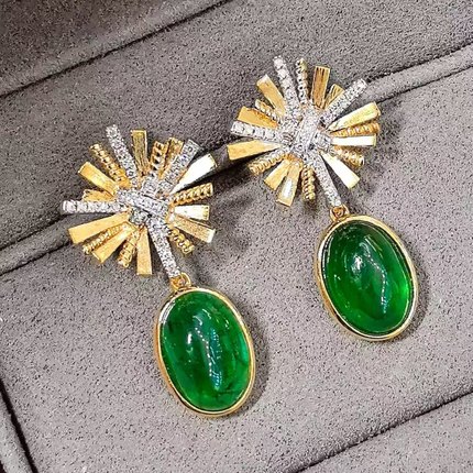 18K金钻石璀璨烟花设计款素面祖母绿耳环 主石4.68克拉 闪亮迷人