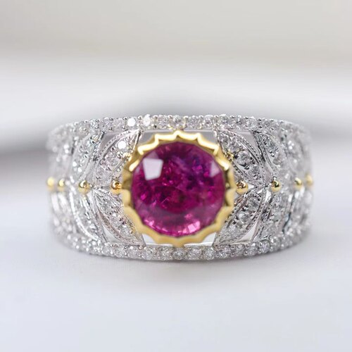 18K金钻石镶嵌 天然无烧粉蓝宝戒指 主石1.68ct 晶体通透火彩闪亮