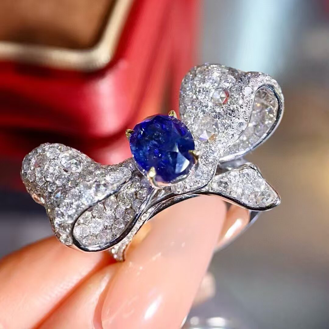18K钻石镶嵌 天然蓝宝石戒指 主石4.63克拉 精工细作高级珠宝设计