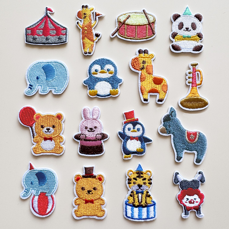 卡通刺绣自粘布贴儿童衣服