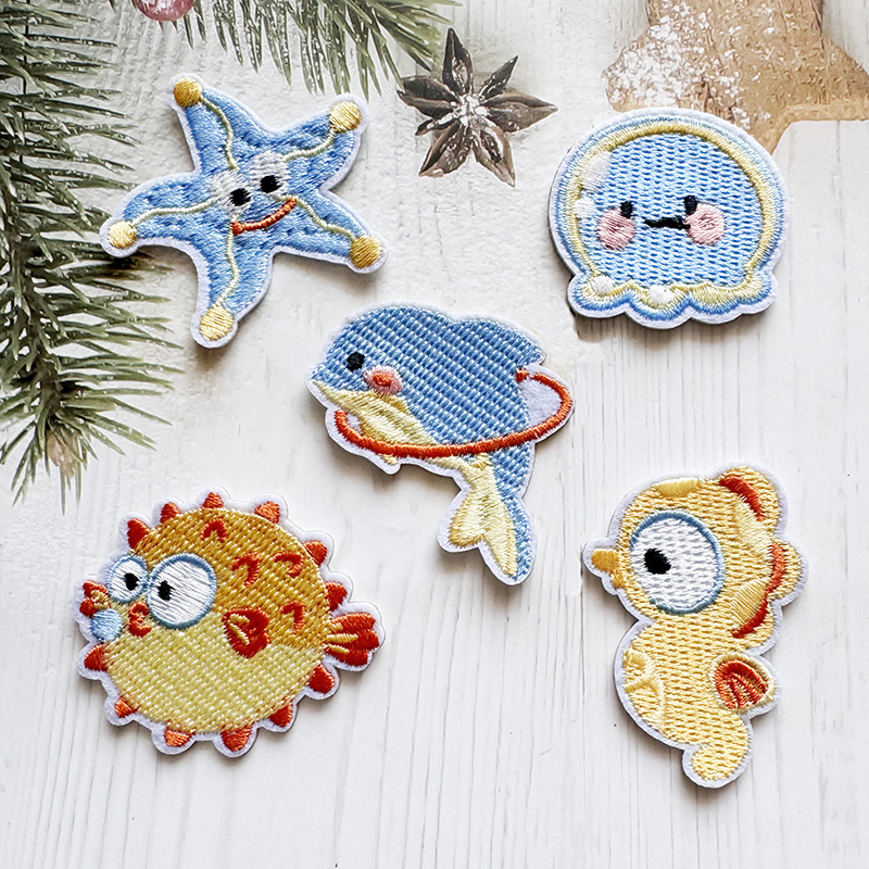 自粘蓝色海豚刺绣布贴