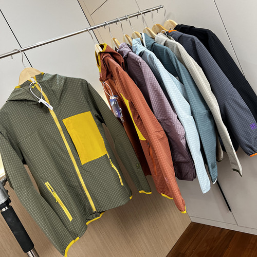 撞色3D立体裁剪夹克外套