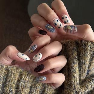 纹小花显白美甲穿戴甲2025新款 纯手工秋冬复古法式 田园风格