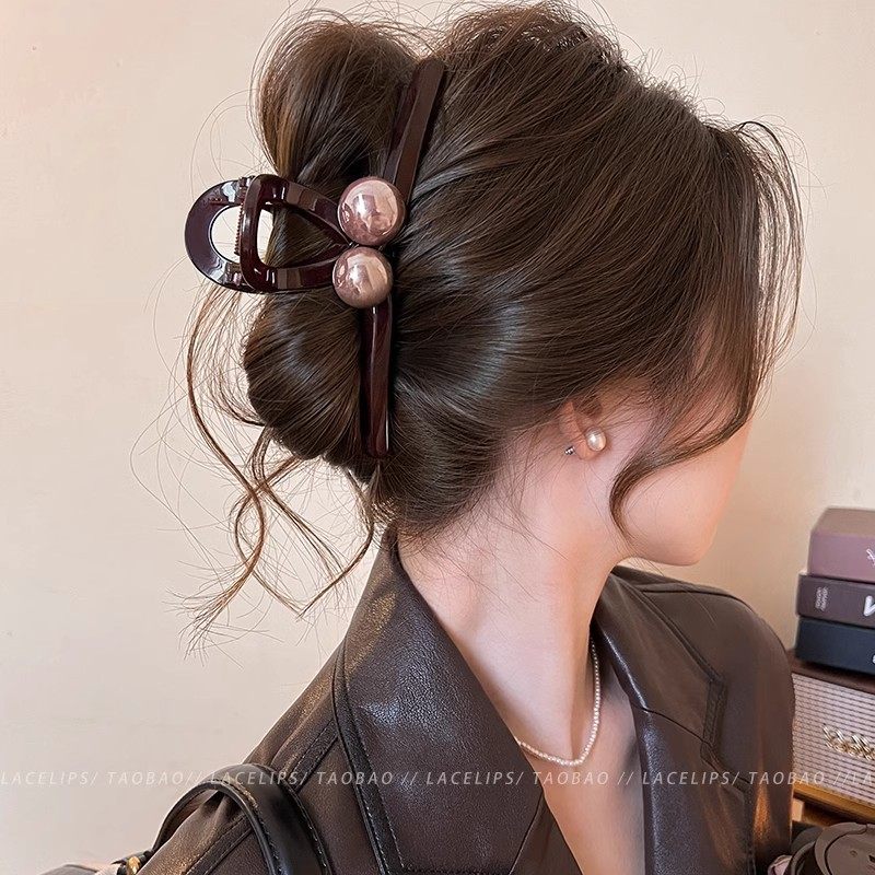 美拉德气质轻奢珍珠抓夹女高级感发量大后脑勺盘发鲨鱼夹大号发夹