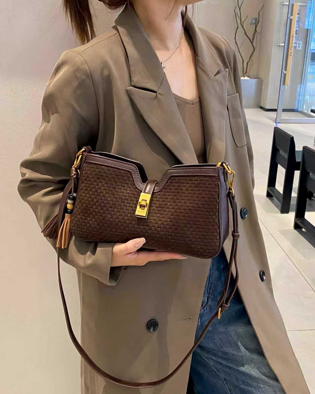 美缇女包编织纹腋下单肩斜挎百搭