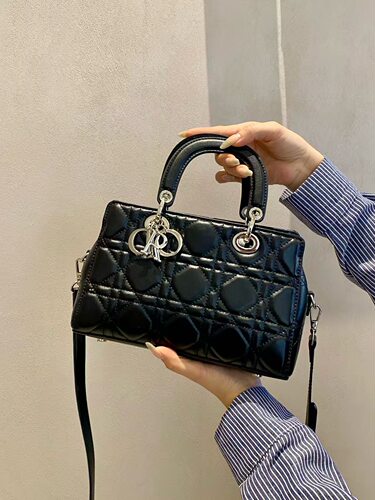 美缇女包小手提戴妃单肩斜挎绣线