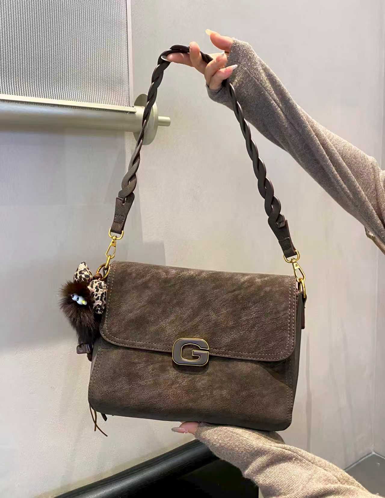 美缇女包翻盖复古单肩斜挎百搭潮