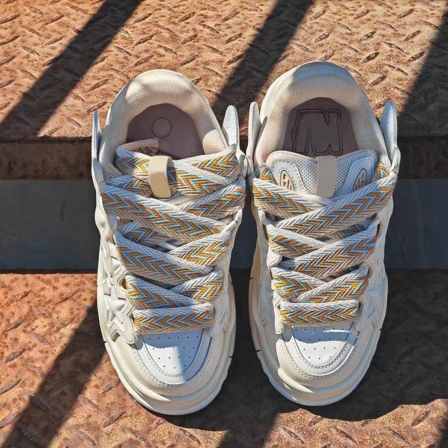 kaalixto奶油面包星星鞋低帮增高情侣同款透气百搭板鞋男透气增高