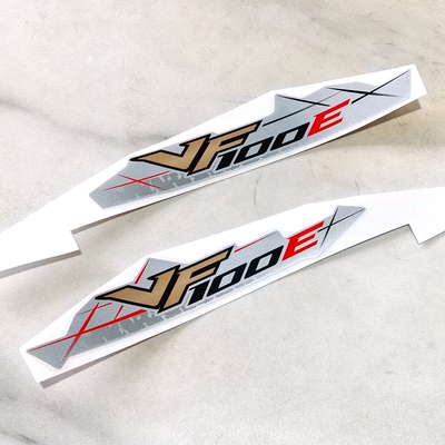 适用豪爵HJ100T-8C VF100摩托车两侧罩贴条贴花边盖贴纸配银色板