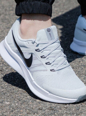 Nike耐克灰色运动跑步鞋