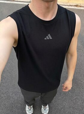阿迪达斯无袖运动背心夏季新款男士冰丝速干透气健身跑步坎肩上衣