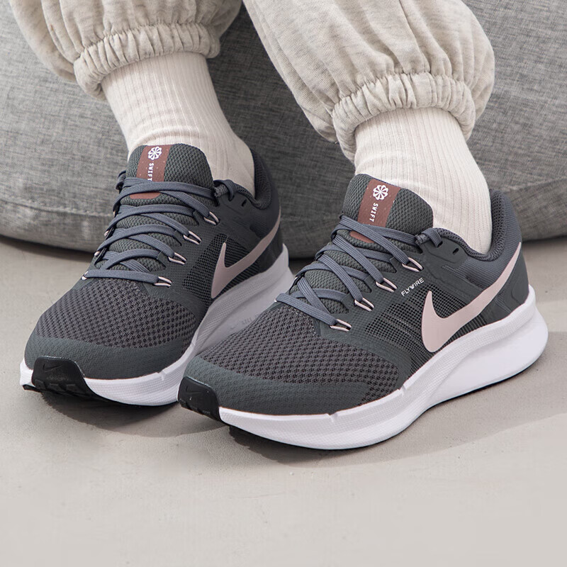 Nike耐克女鞋春季女鞋RUN SWIFT 3运动鞋网面透气跑步鞋DR2698