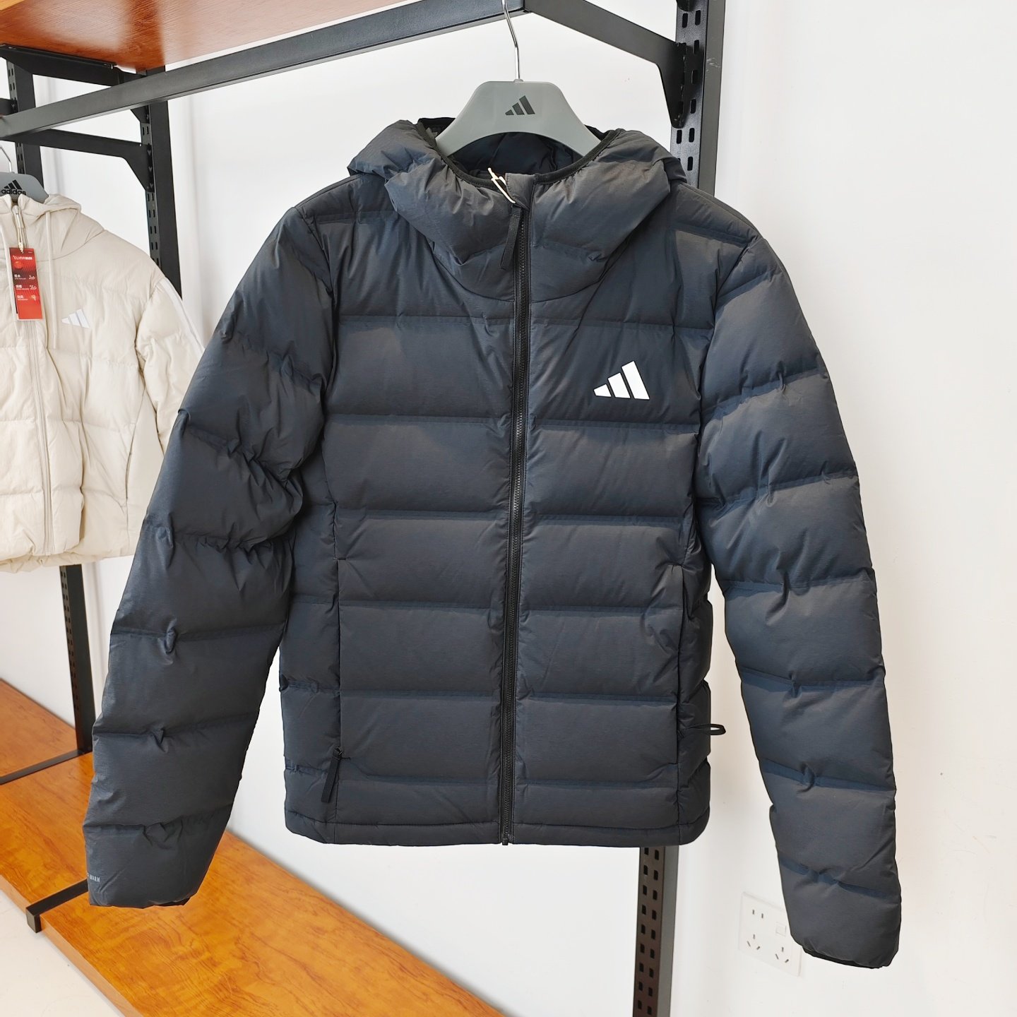 阿迪达斯羽绒服男冬季新款加厚简约防风拒水面包服鸭绒黑色外套