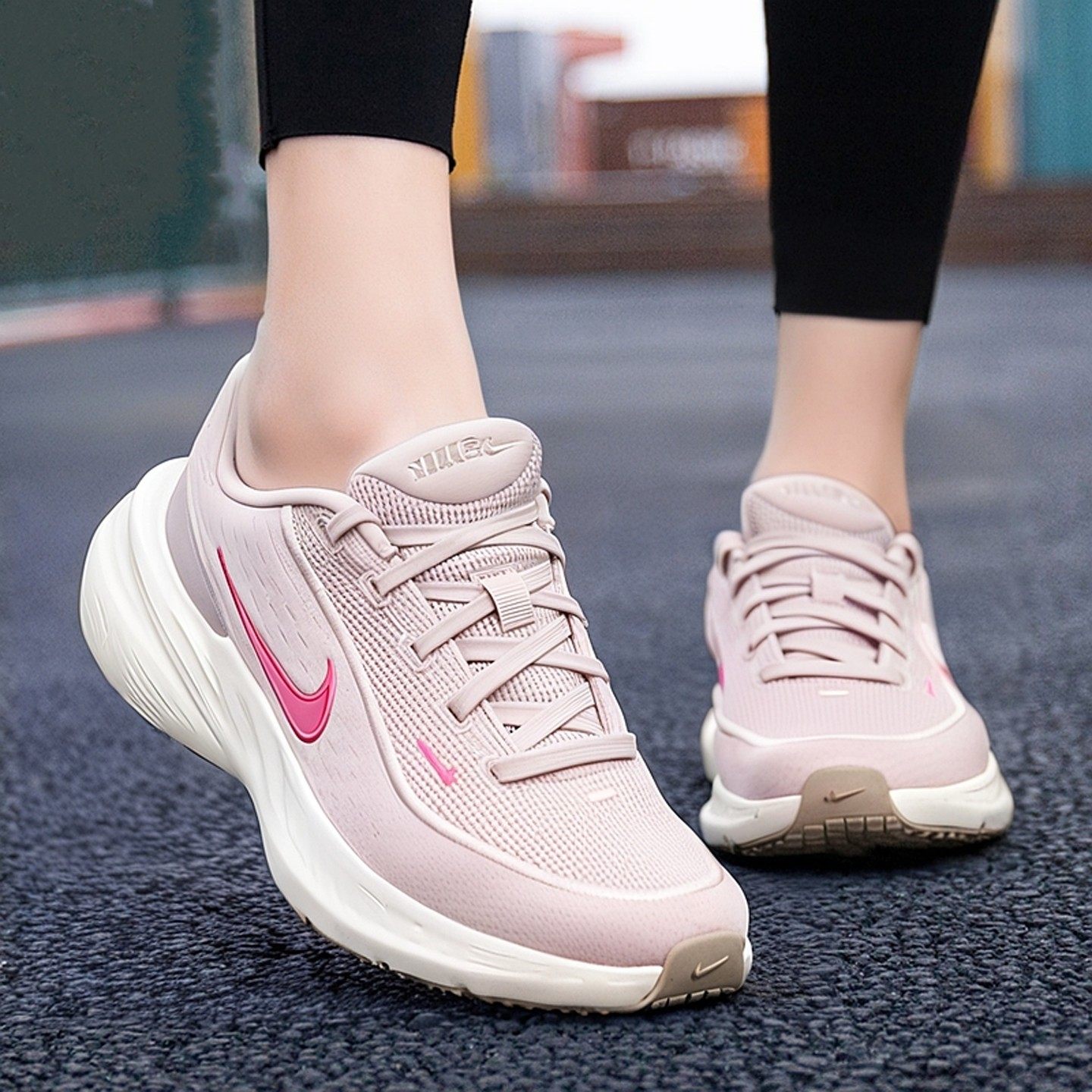 NIKE耐克女鞋粉色休闲鞋春季新款健身训练鞋运动鞋厚底缓震跑步鞋