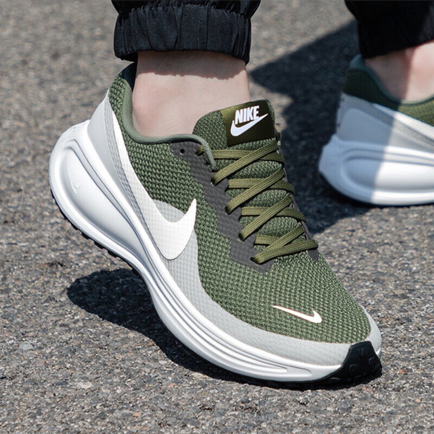 新款耐克鞋子NIKE REVOLUTION 8男鞋轻便跑步鞋网面运动鞋HJ9198