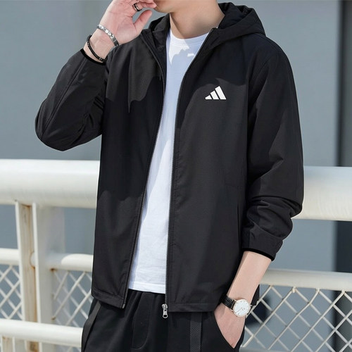 阿迪达斯薄款外套男春季新款透气宽松连帽夹克户外黑色梭织防风衣