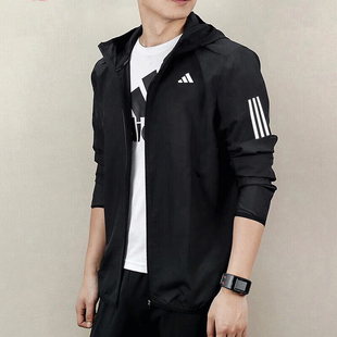 阿迪达斯男装外套户外跑步训练运动服防风透气连帽风衣夹克IN1483