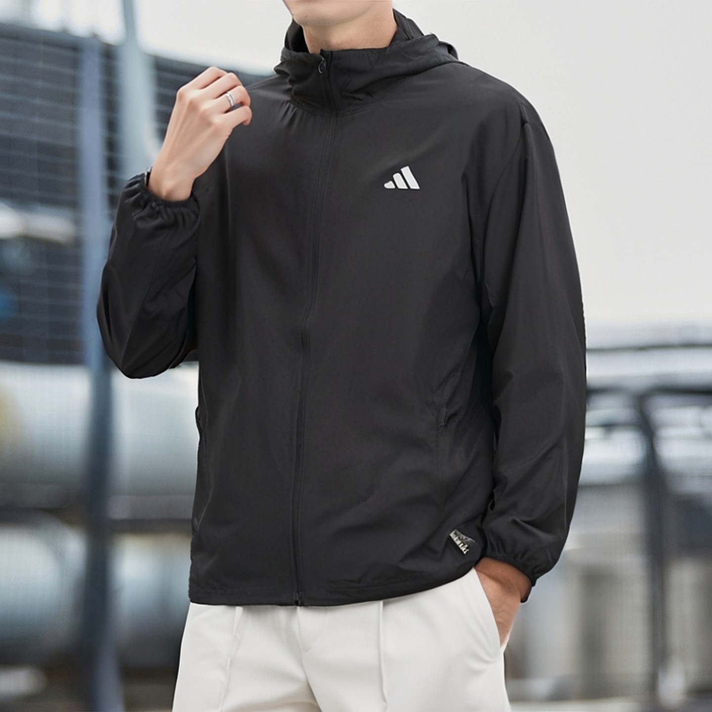 阿迪达斯男士外套新款梭织连帽夹克休闲跑步反光运动长袖防风衣,运动服/休闲服装,运动茄克/外套,淘宝优惠券,粉丝福利购,淘宝优惠卷