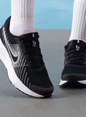 Nike耐克2026年新款女跑步鞋透气轻便缓震运动鞋黑色系带休闲鞋