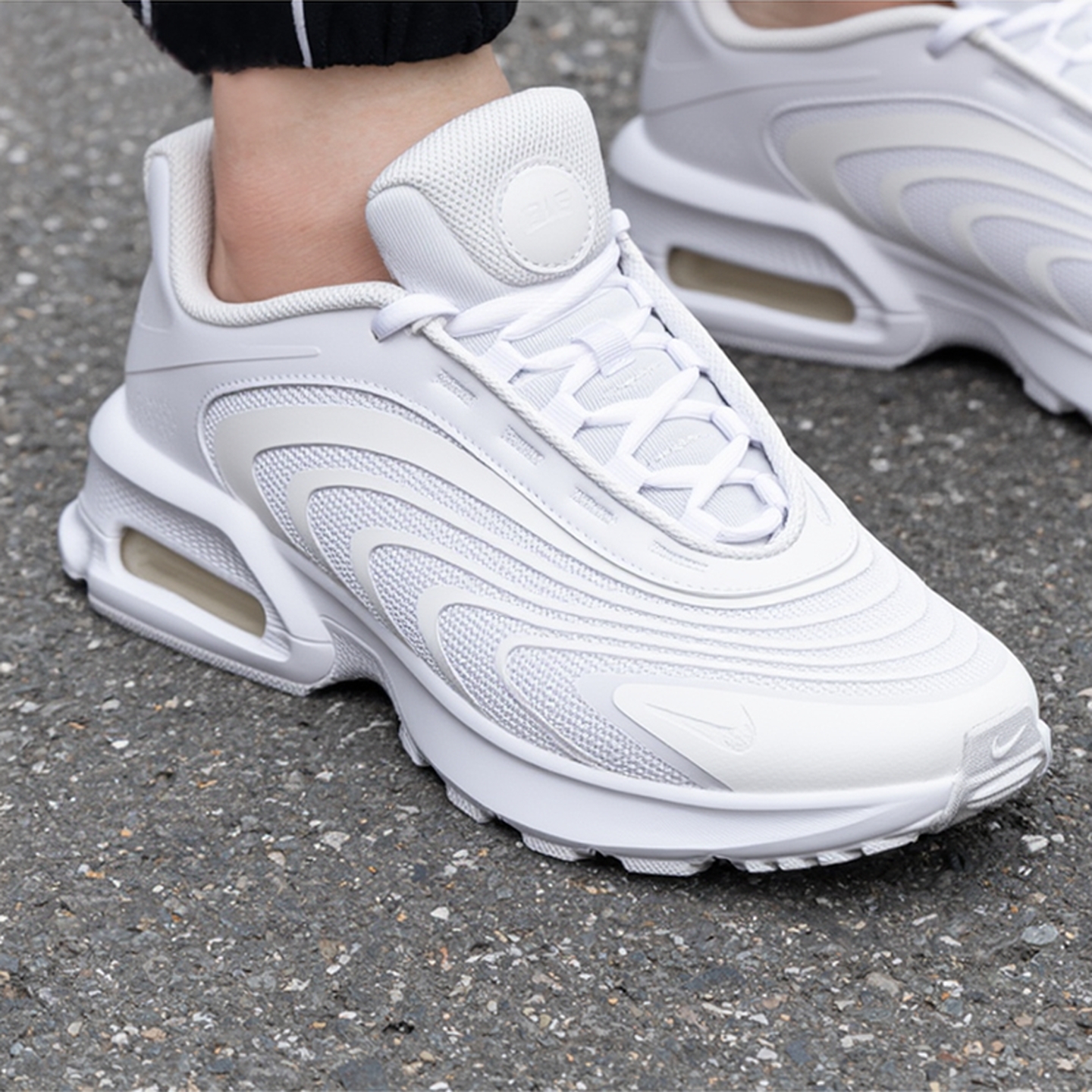 nike耐克白色气垫跑步鞋男鞋新款透气网面运动鞋舒适轻便休闲跑鞋