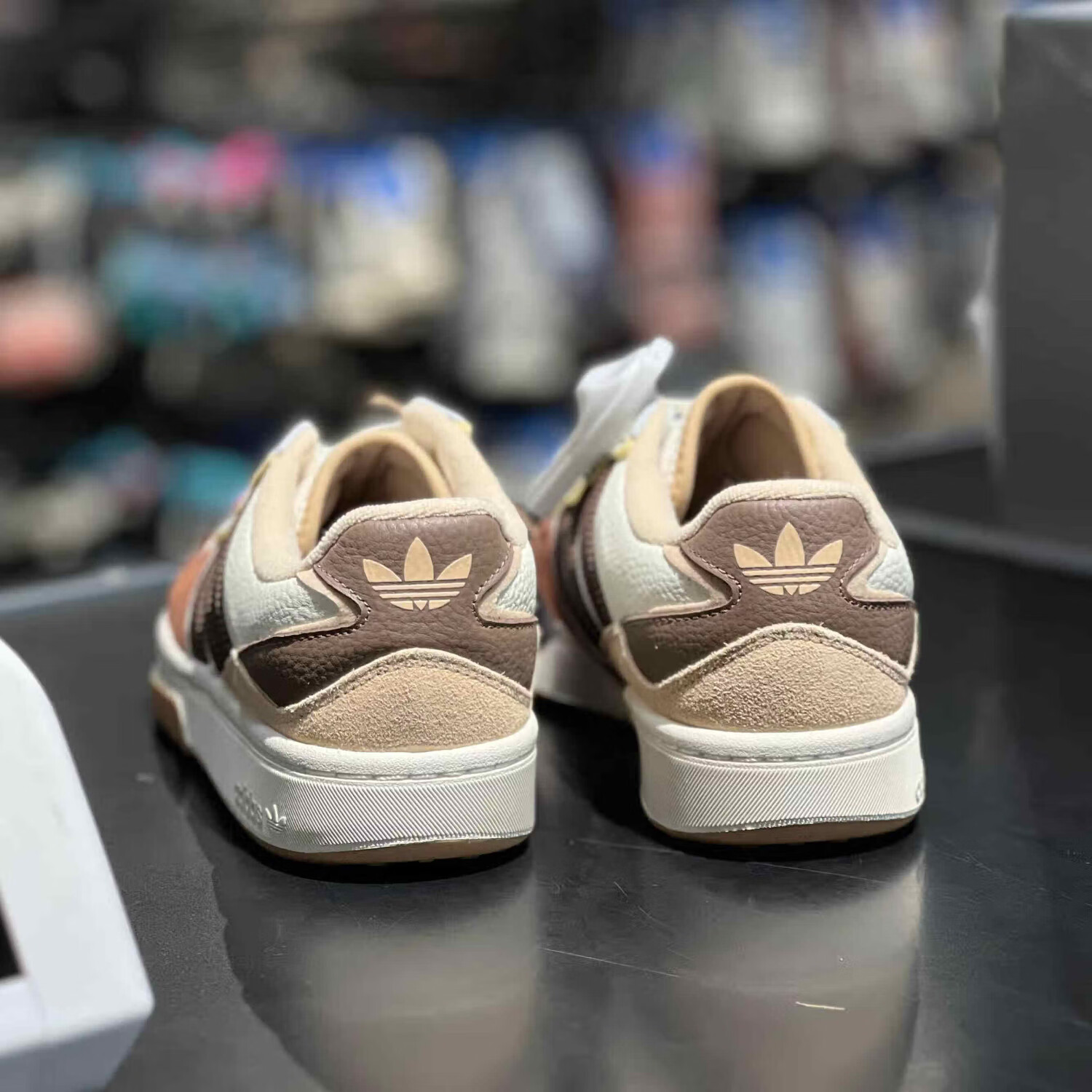 阿迪达斯三叶草男女鞋冬季新款低帮复古Courtic面包鞋休闲板鞋女