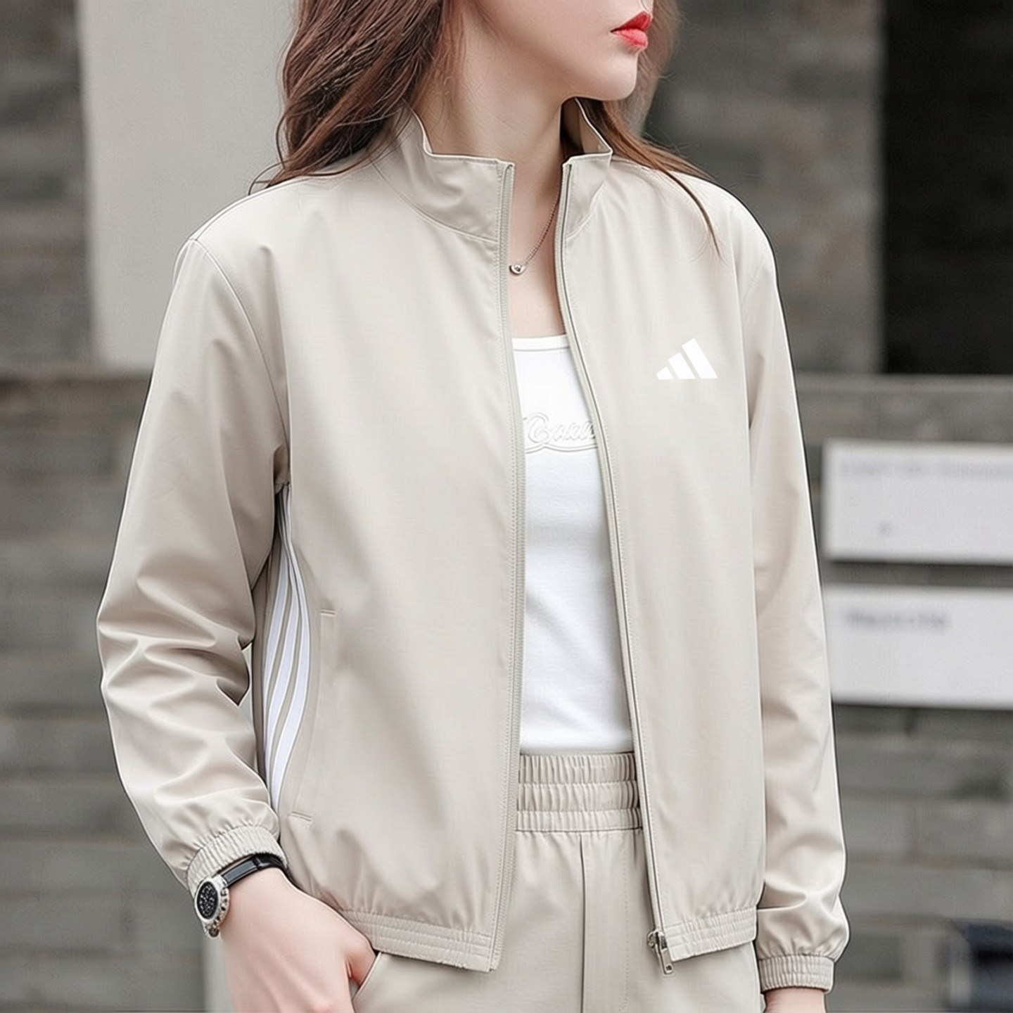 阿迪达斯外套女春季新款休闲棒球服卡其色运动防风梭织立领夹克女