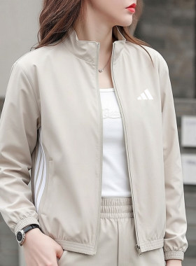 阿迪达斯外套女春季新款休闲棒球服卡其色运动防风梭织立领夹克女