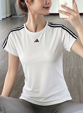 阿迪达斯白色短袖女t恤夏季新款透气冰丝速干运动瑜伽三条纹上衣