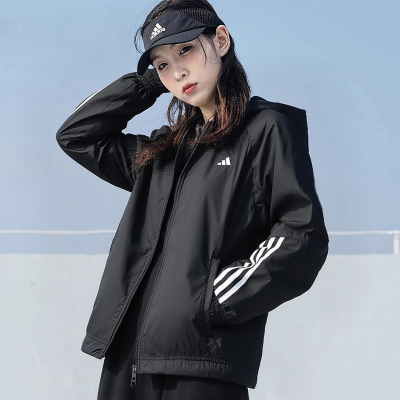 阿迪达斯外套女秋季新款梭织防风衣运动服宽松透气美式连帽夹克