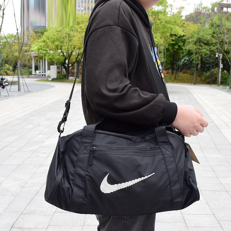 耐克健身包正品Nike25夏季新款大容量训练包休闲单肩斜挎包DR6974