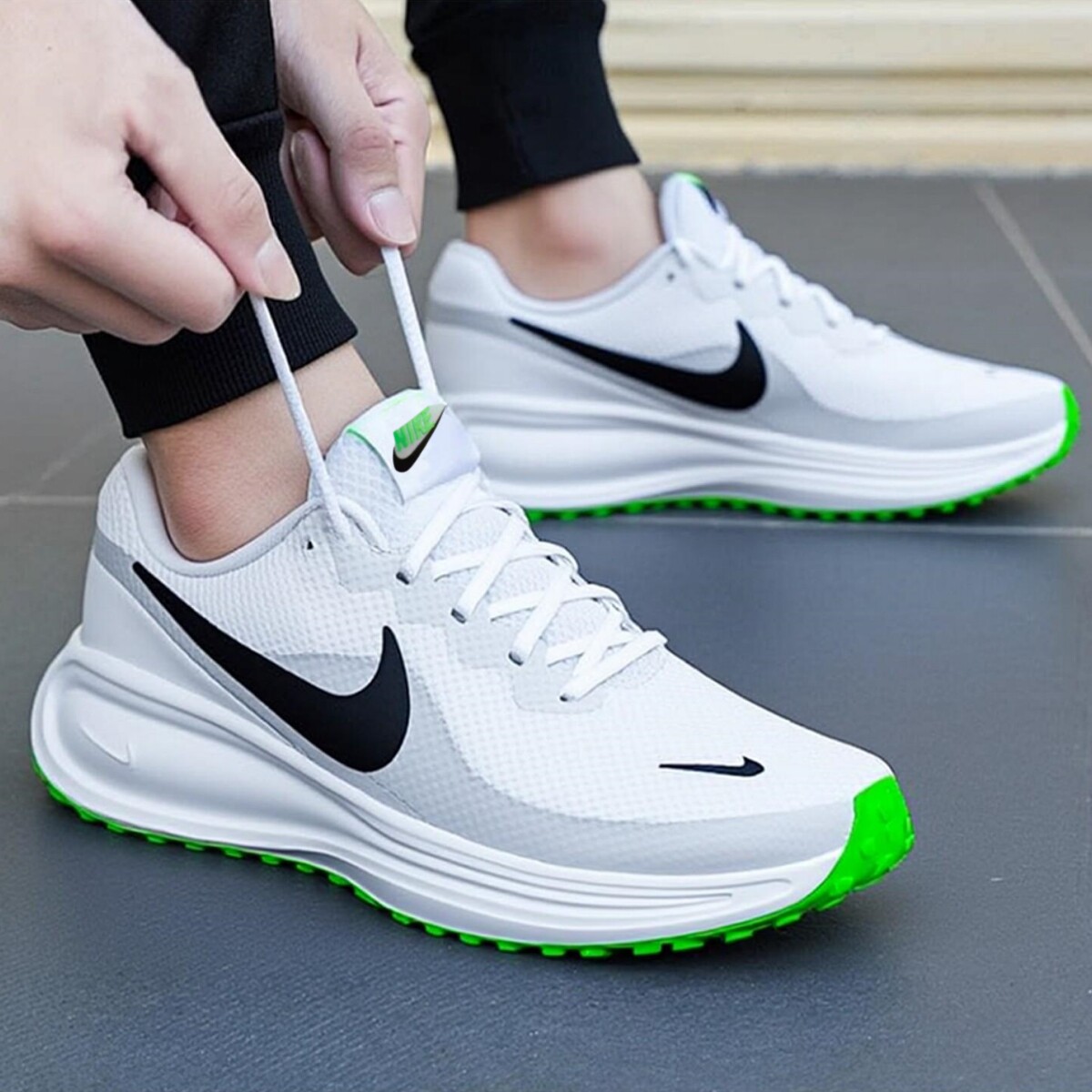 正品耐克鞋子NIKE REVOLUTION 8男鞋新款运动鞋厚底跑步鞋休闲鞋