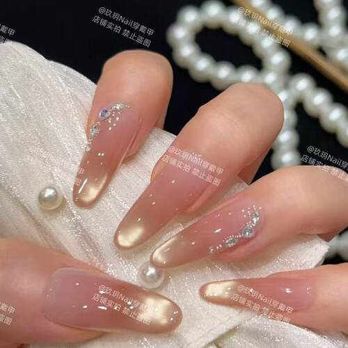 2025裸色带钻显白秋冬爆款穿戴甲