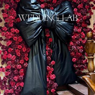 巨型黑色蝴蝶结充棉仿真花玫红玫瑰探店打卡活动背景婚庆布置