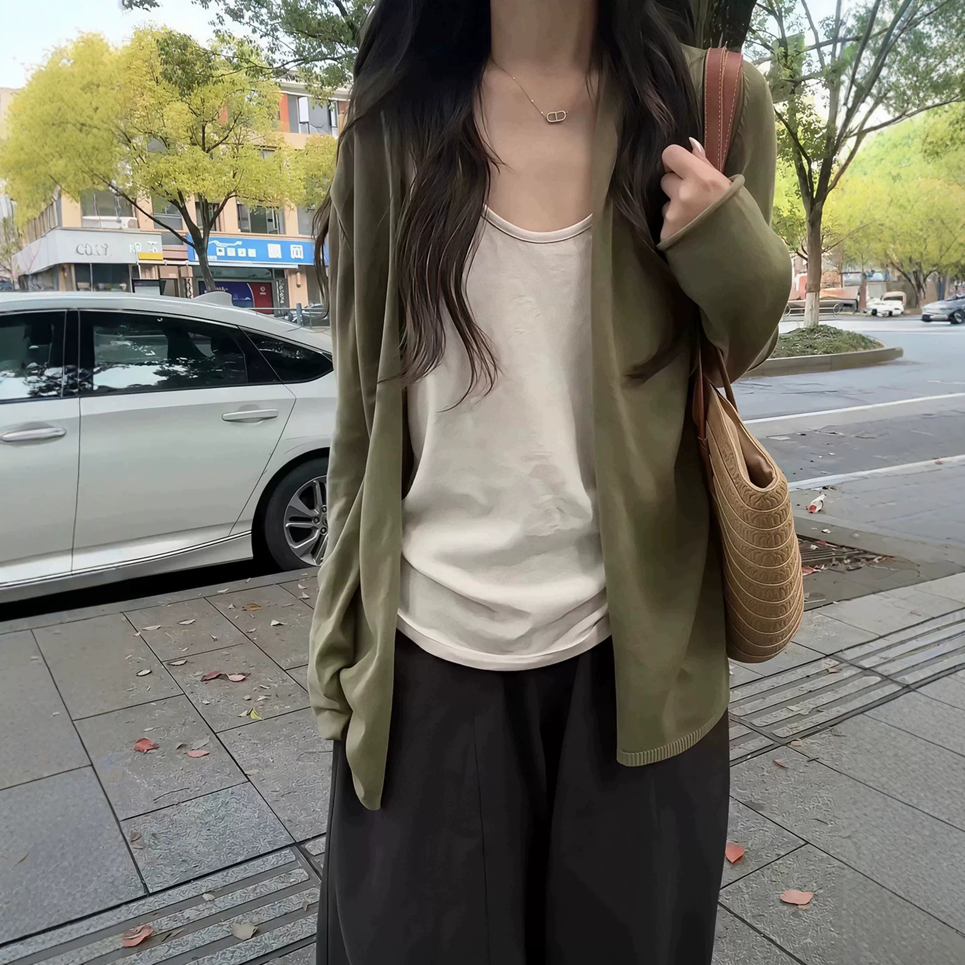 慵懒氛围感绿色长袖针织开衫女秋季宽松薄款毛衣外套巨好看上衣
