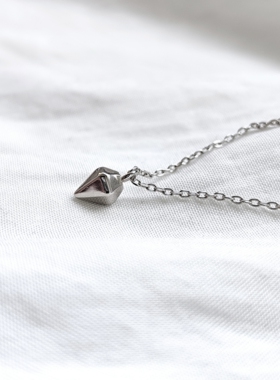 正品s925纯银项链女生时尚简约百搭个性小巧四面菱锥形吊坠锁骨链