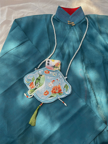 斜挎包双面刺绣中型古风流苏